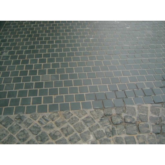 Granite Sett - 100 x 100 x 40/50mm Black Granite Sett - 100 x 100 x 40/50mm Black